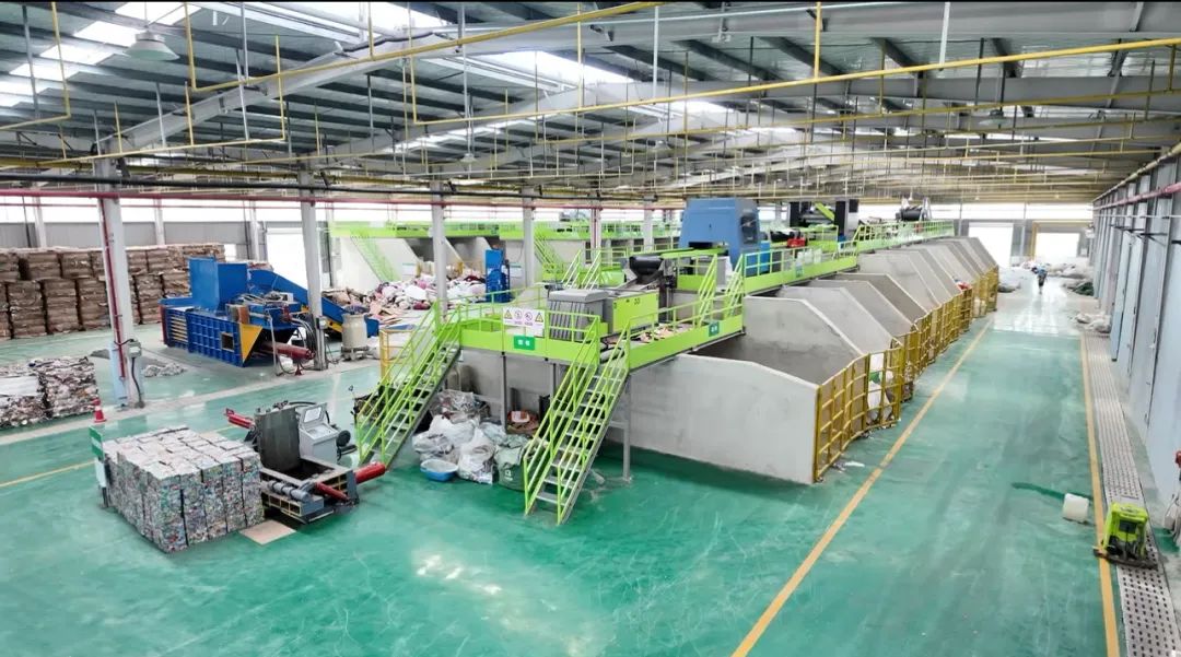A global provider of smart solutions for solid waste