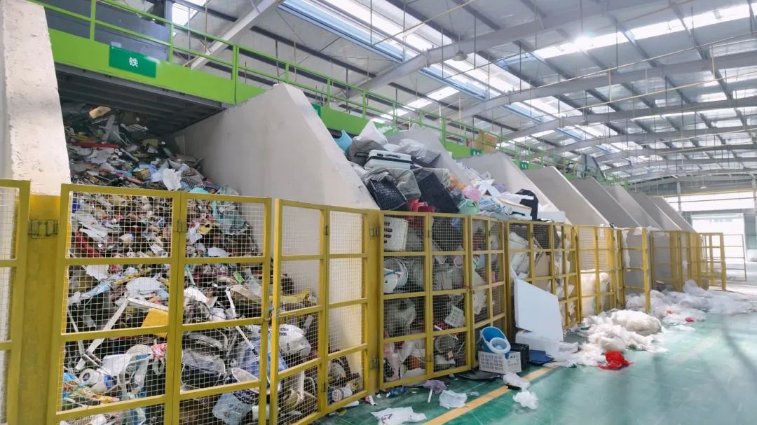 A global provider of smart solutions for solid waste